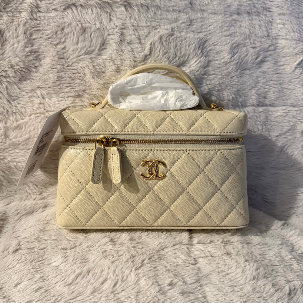 Chanel Ivory Slim Vanity minu